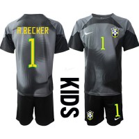 Brasilien Alisson Becker #1 Målmand Hjemme Trøje Børn VM 2022 Kortærmet (+ Korte bukser)